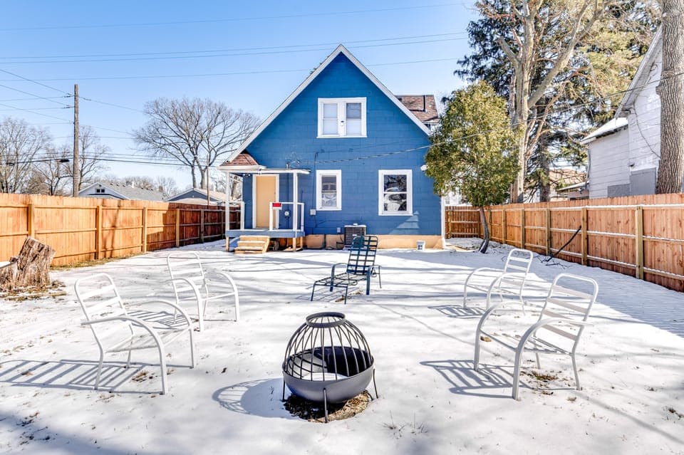 3 Mi to Dtwn Indy: Pet-Friendly Home w/ Backyard! House in Indianapolis