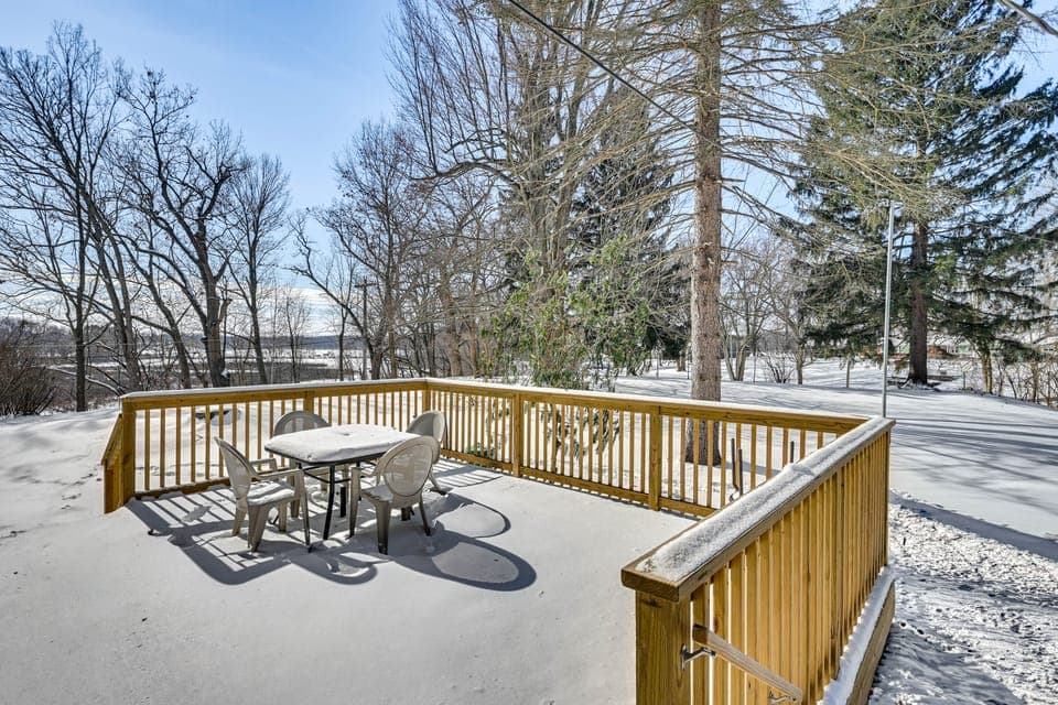 Bright Home Near Pine Lake w/ Deck & Yard House in La Porte