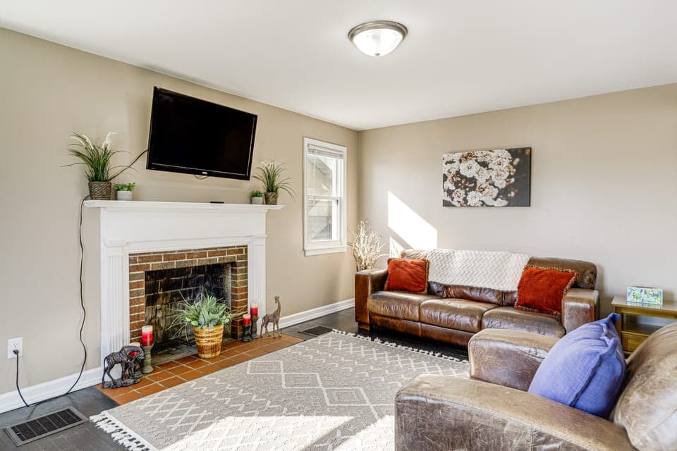 2 Mi to UD: Pet-Friendly Home w/ Fenced Yard! House in Kettering