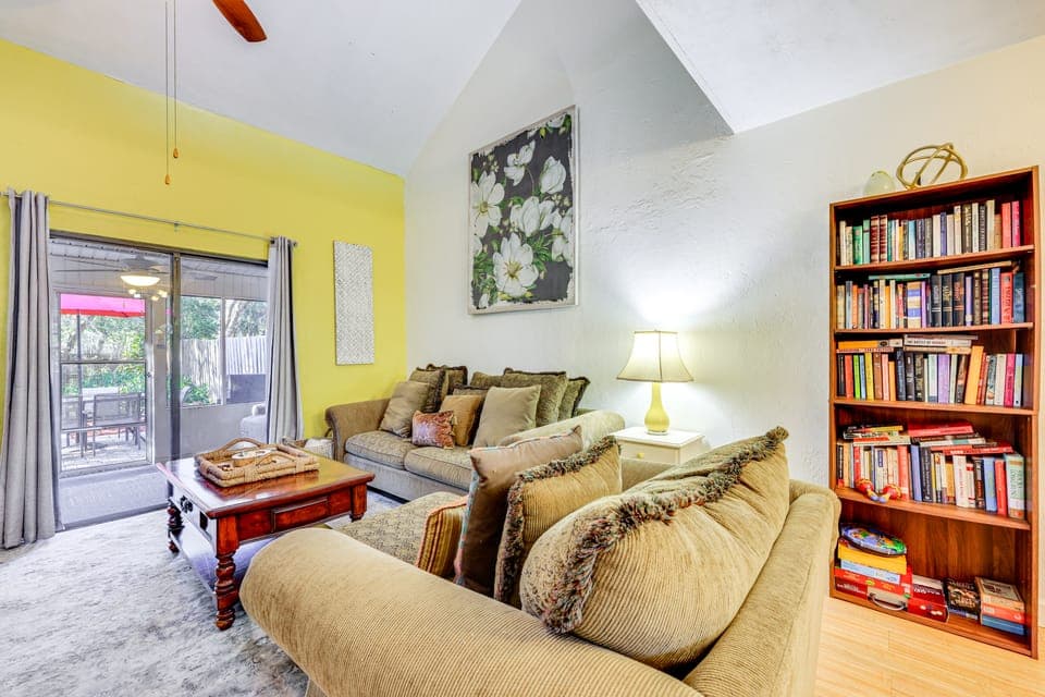 Walk to Beach: Gem w/ Fenced Yard in St Augustine Apartment in Vilano Beach