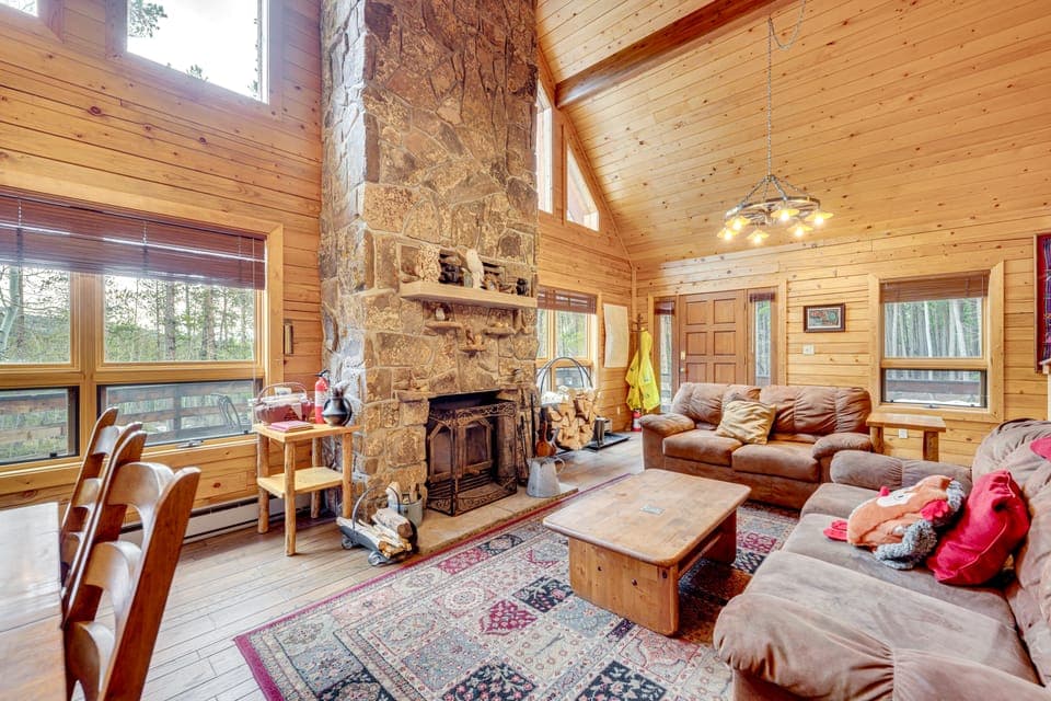 4 Mi to RMNP: Allenspark Cabin w/ Wraparound Deck! House in Allenspark