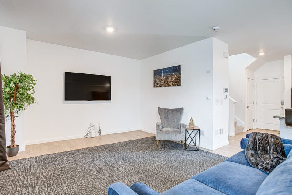 Perfect for Families! Quiet Aurora Home House in Aurora