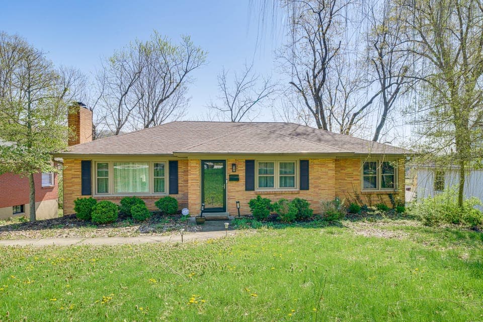 4 Mi to Churchill Downs: Updated Retreat w/ Deck! House in Louisville
