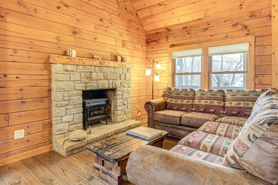 8 Mi to IU: Cabin w/ Reading Nook, Fire Pit & Yard House in Indiana