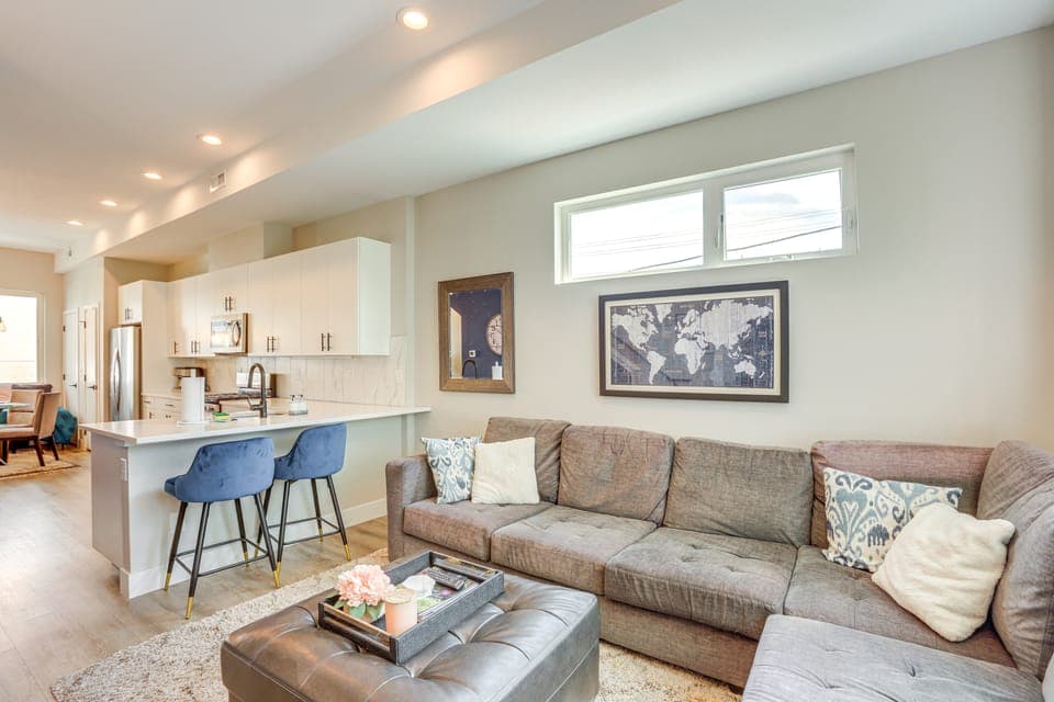 2 Mi to Ball Arena: Townhome w/ Rooftop Patio Apartment in Denver