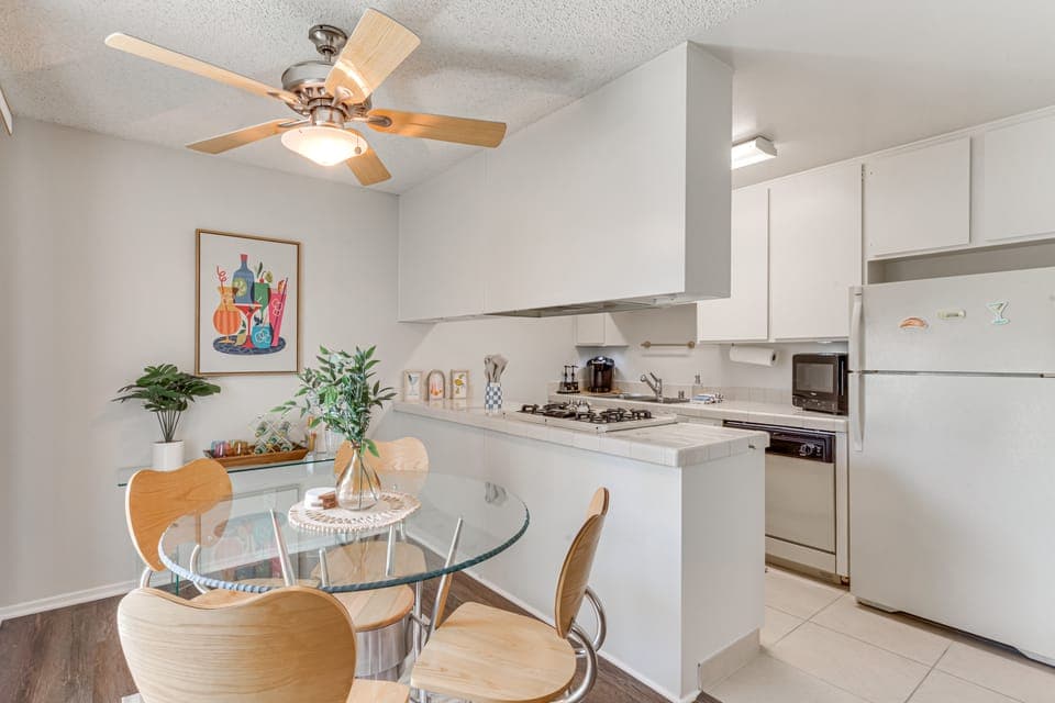 2 Mi to Downtown: Gated Condo in Palm Springs Apartment in Palm Springs