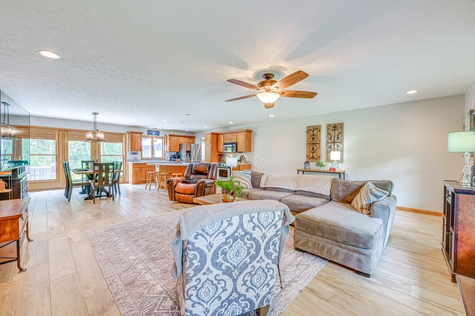 Peaceful Family Home Near Cayuga Lake State Park House in Fayette