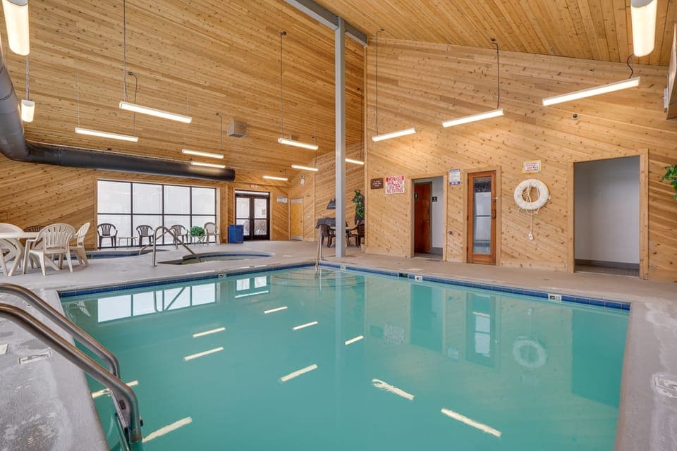 Smokies Condo 3 Mi to Nat'l Park + Hot Tub Access Apartment in Gatlinburg