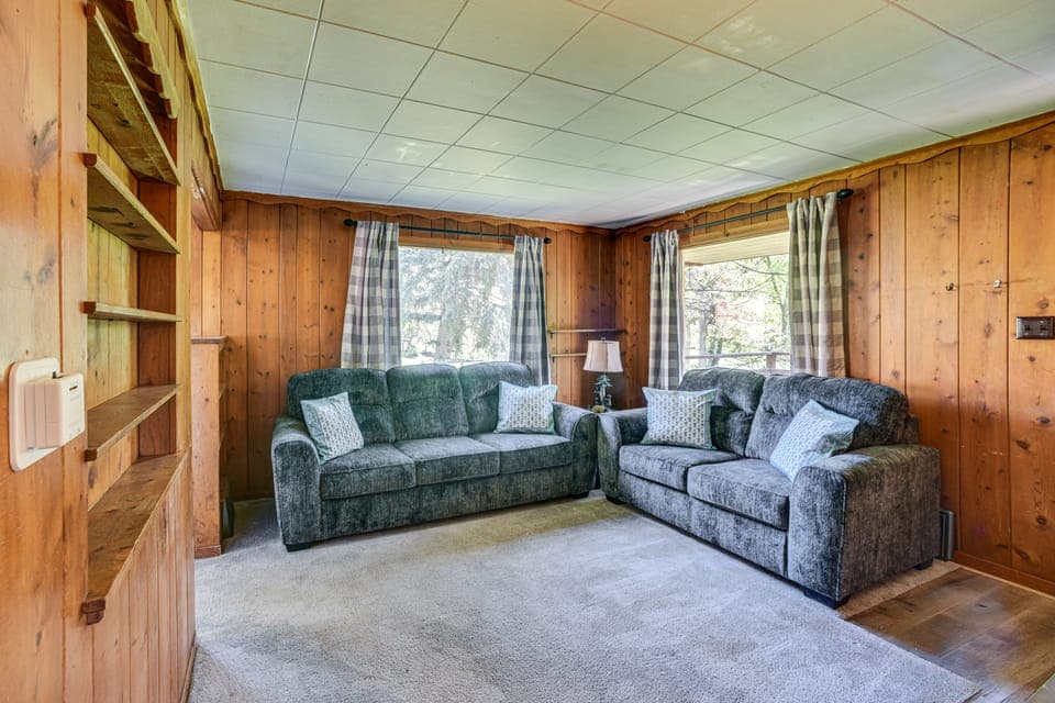 Dog Friendly: Cabin w/ Yard & Mtn Views in Cascade House in Cascade-Chipita Park