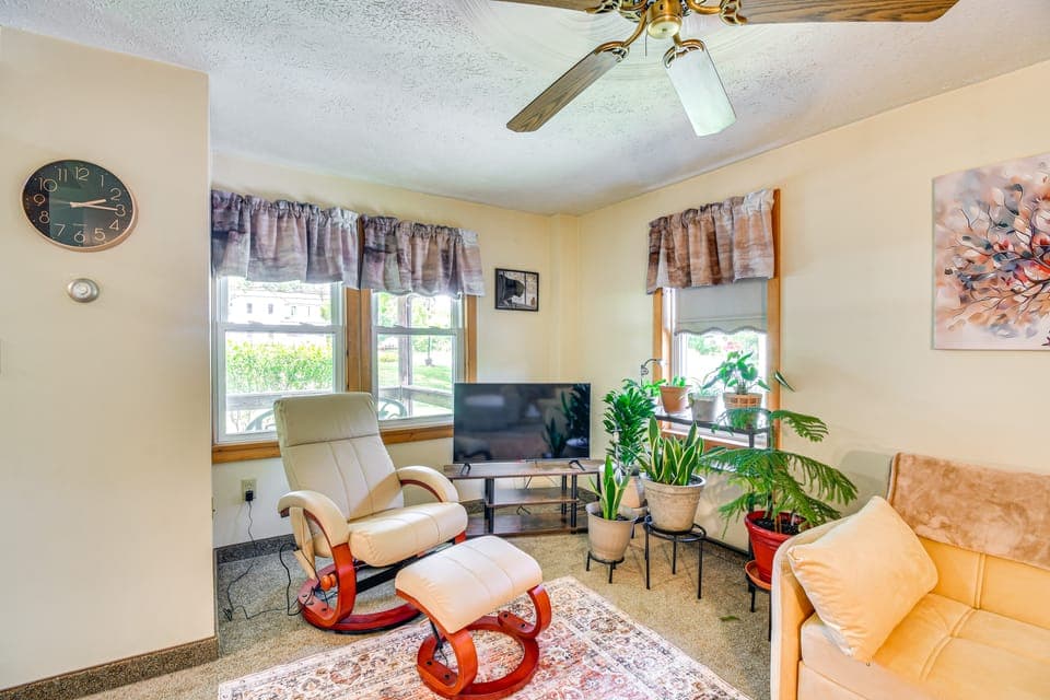 3 Mi to Seneca Lake: Couple's Apt w/ River Access Apartment in Fayette