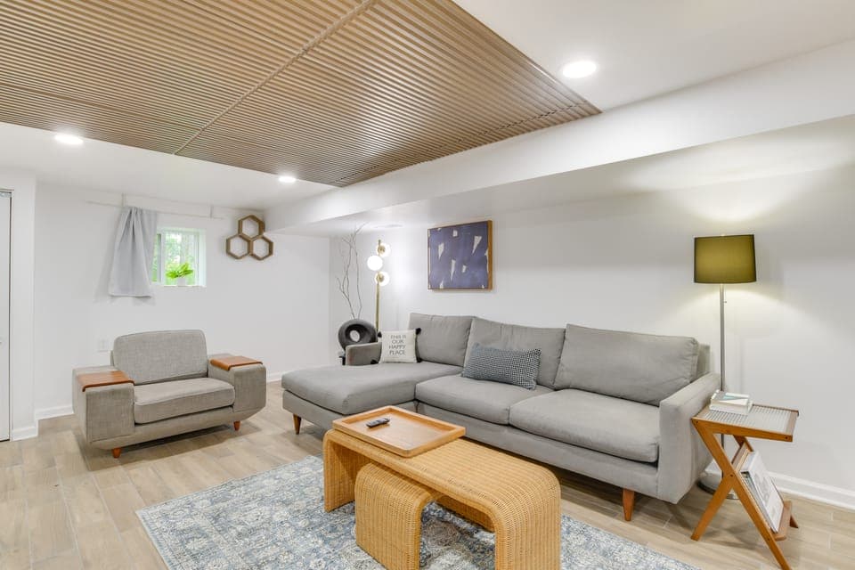 2 Mi to Logan Square: Pet-Friendly Urban Oasis! Apartment in Chicago