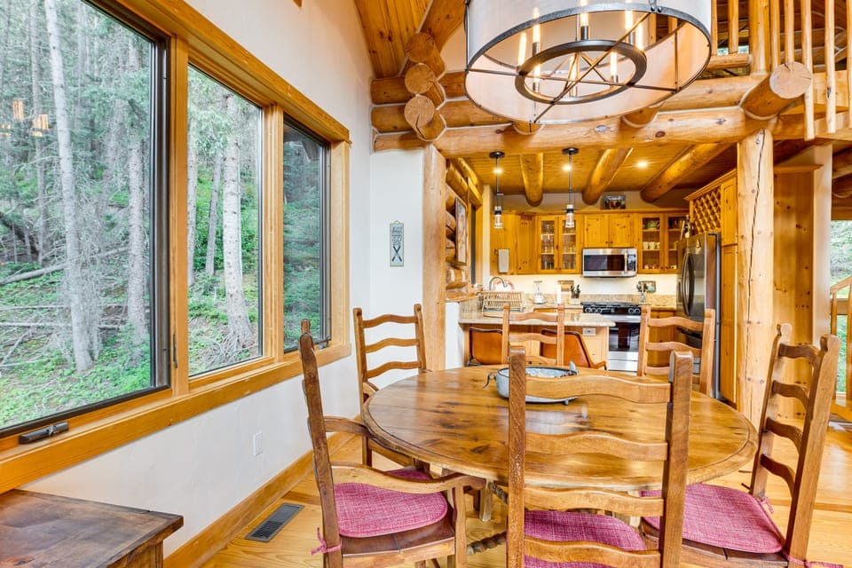 Stunning Views! Ski-In/Out Mountain Village Cabin House in Mountain Village