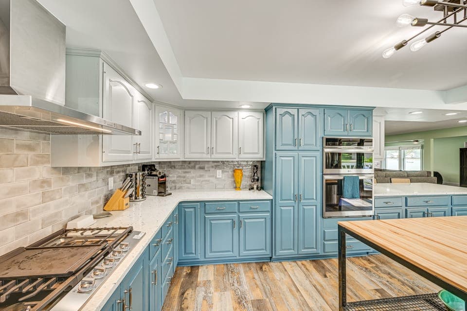 Indoor Hot Tub: Large Family Haven on Sylvan Lake House in Rome City