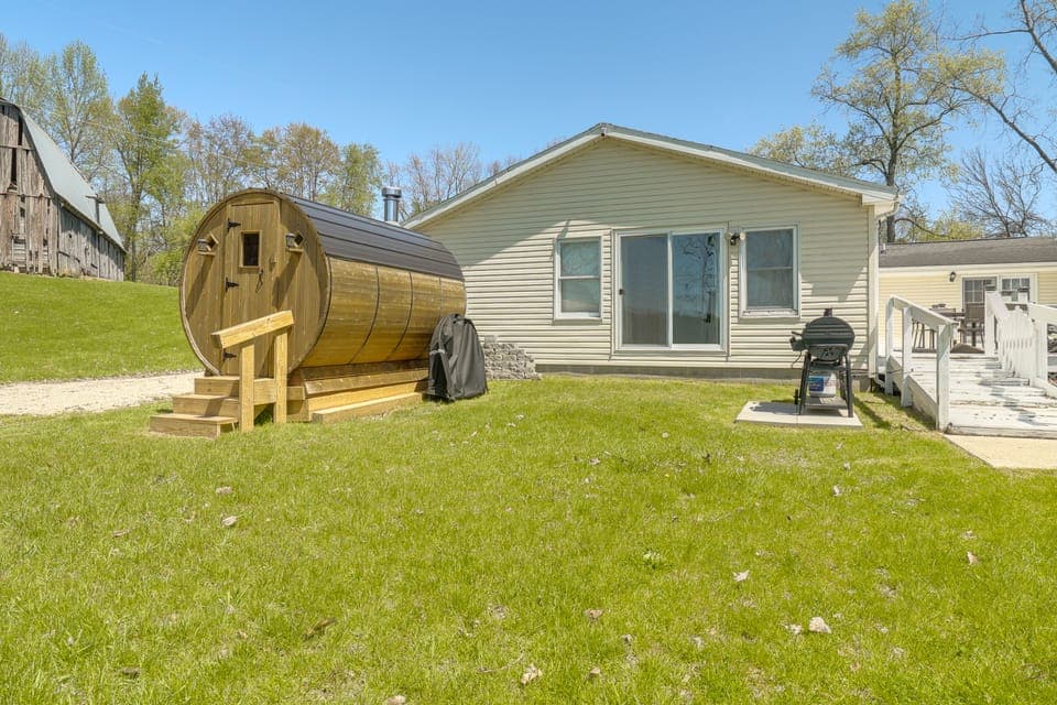Sauna + Game Room! Family-Friendly Lakefront Home! House in Ohio