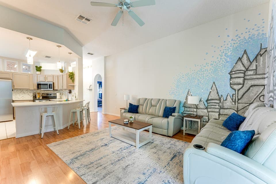 Walk to Tower Lake: Family Home in Gated Community House in Haines City