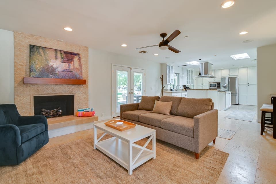 Family Gem in Paradise Valley: Hot Tub, Large Yard House in Paradise Valley