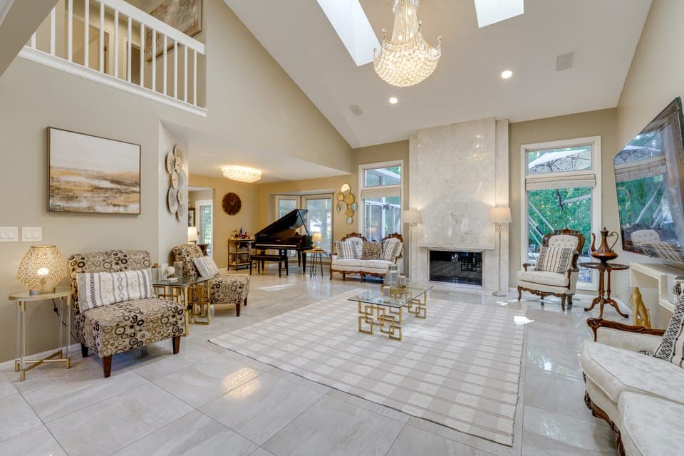 Indoor & Outdoor Entertainment! Luxe Michigan Home House in Clinton Township