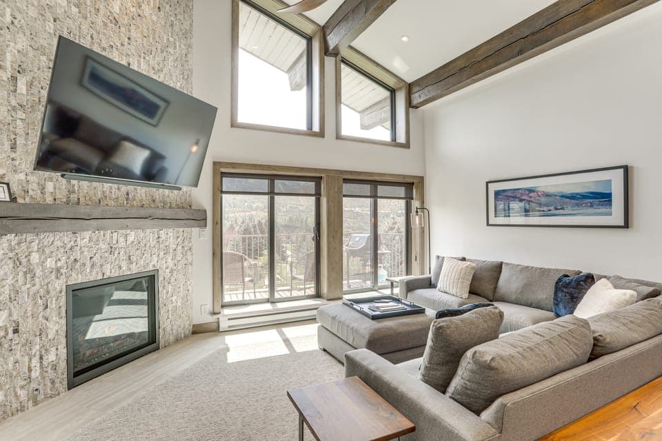 Sauna & Ski Shuttle Access: Mtn-View Condo in Avon Apartment in Avon