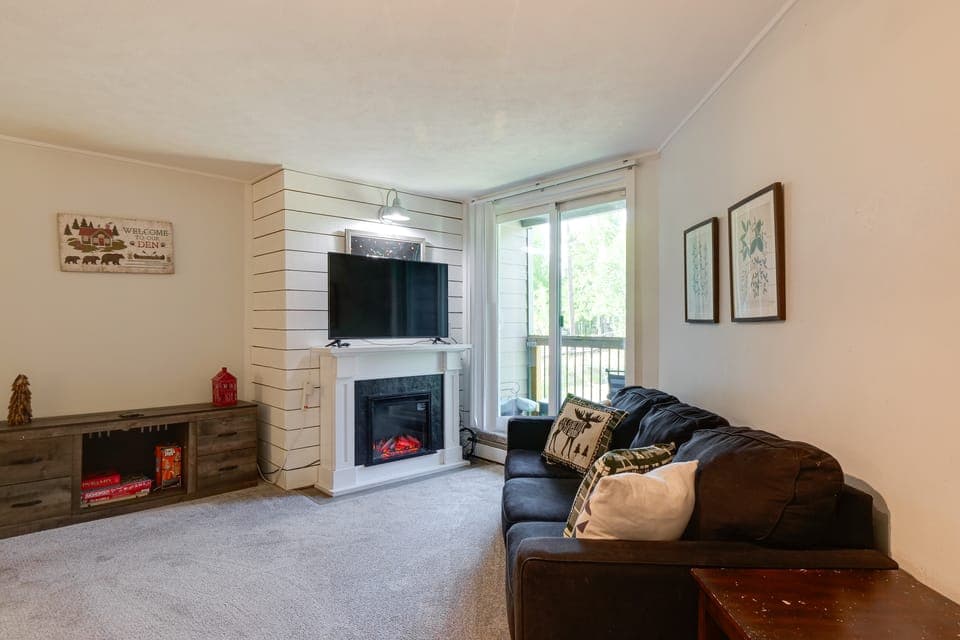 Pool & Hot Tub Access! Silverthorne Basecamp Apartment in Wildernest