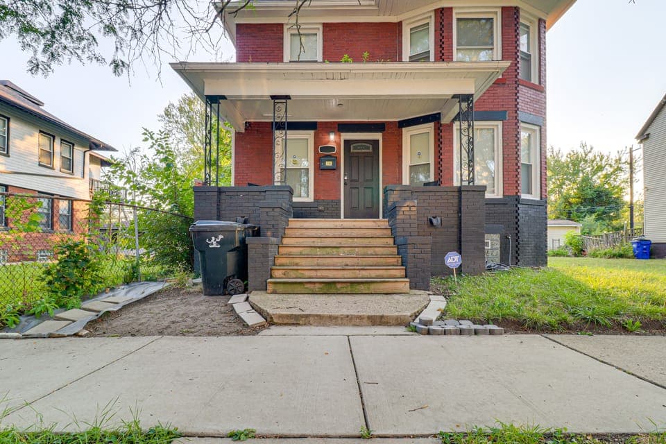 3 Mi to Dtwn Detroit: Spacious Home w/ Yard! House in Windsor