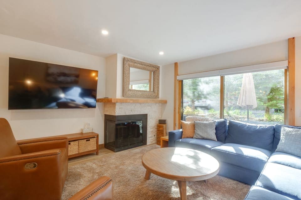 Half-Mi to Main Street Breck: All-Season Escape! Apartment in Breckenridge