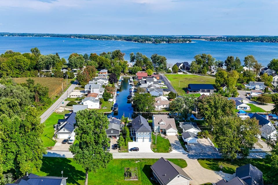 Lake Wawasee Family Getaway w/ Private Dock! House in Indiana