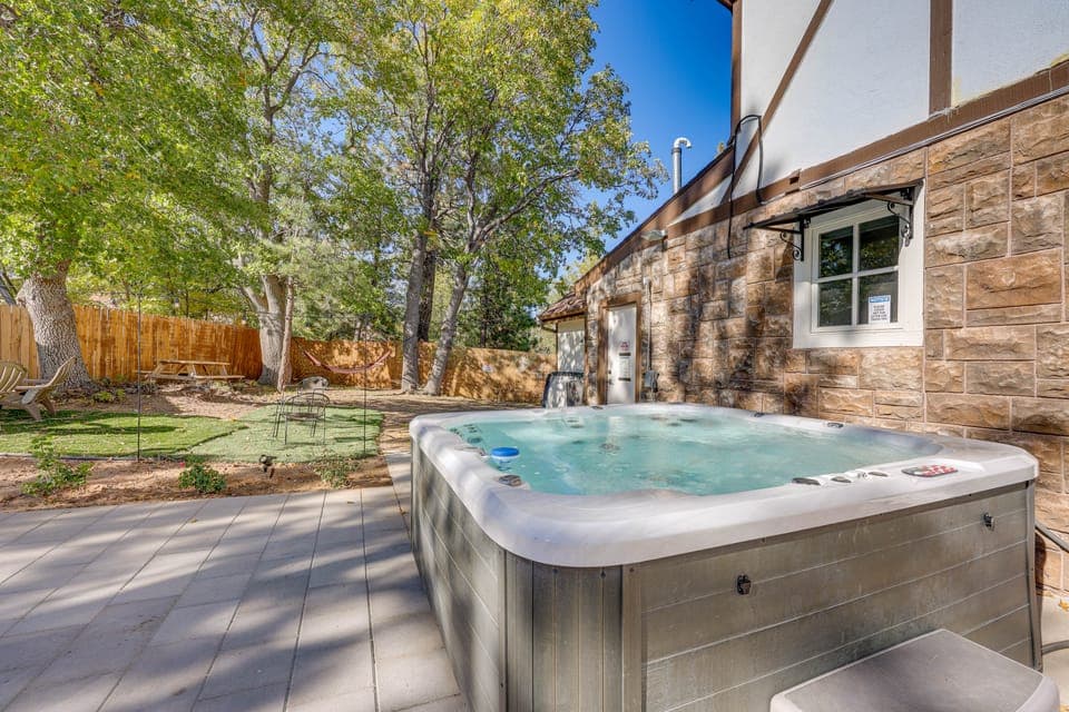 Beautiful Lake-View House: Walk to Lake + Village! House in Big Bear
