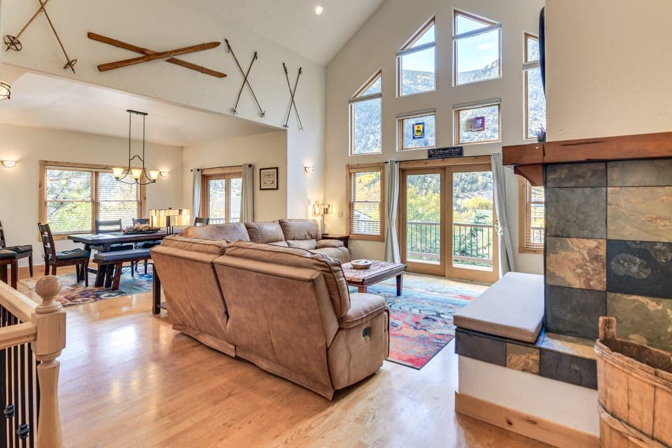 Mtn-View Cabin w/ Private Hot Tub in Georgetown! House in Georgetown