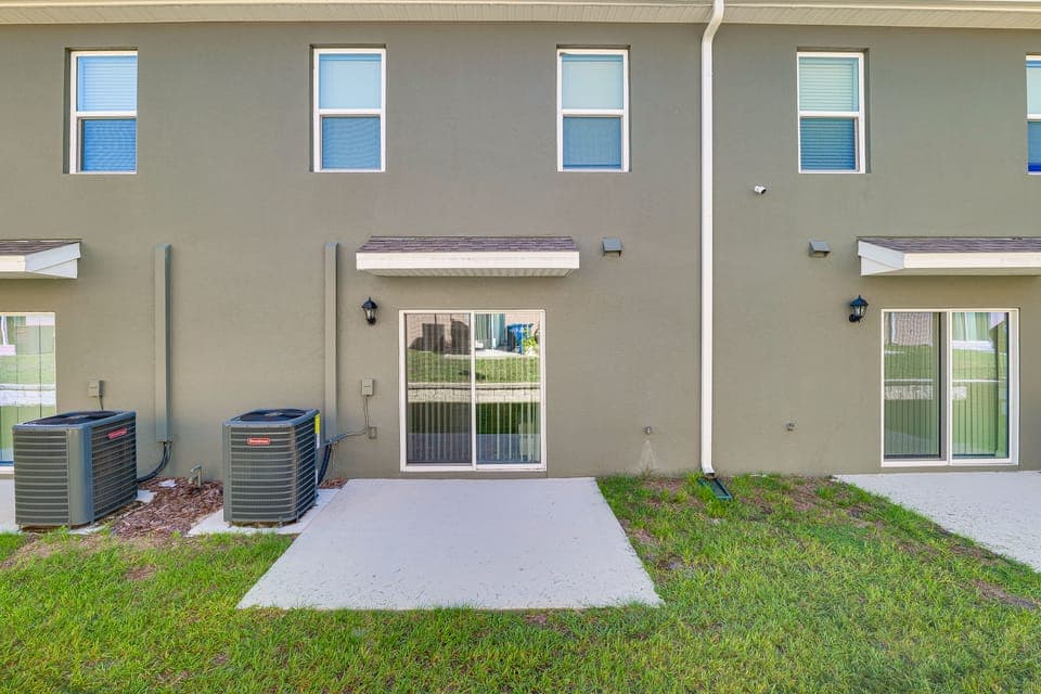 2 Mi to Dtwn: Newly Built Townhome in Davenport Apartment in Davenport