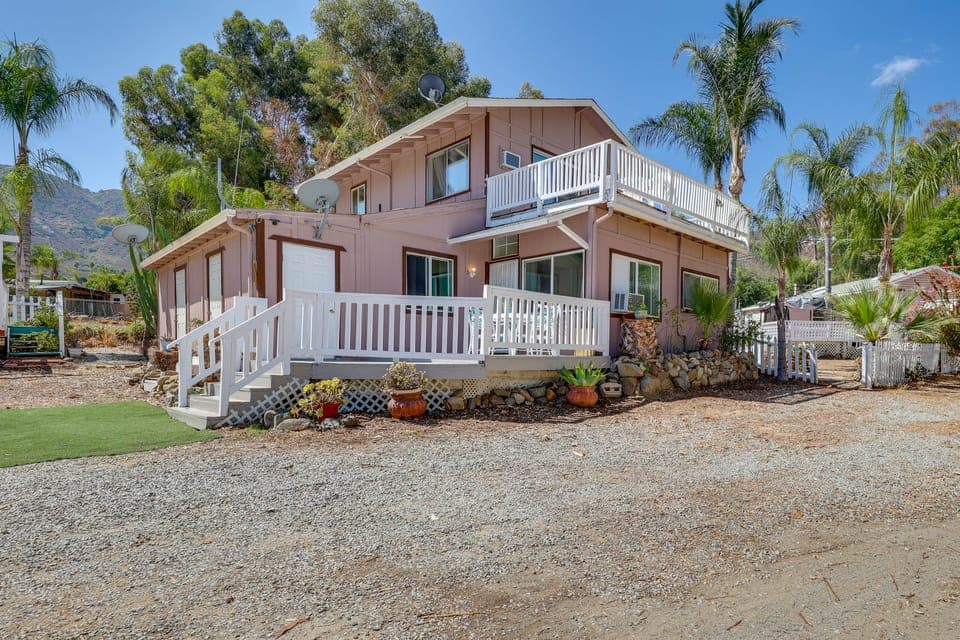 4 Mi to Lake Elsinore: Pet-Friendly Adventure Base Apartment in Lake Elsinore