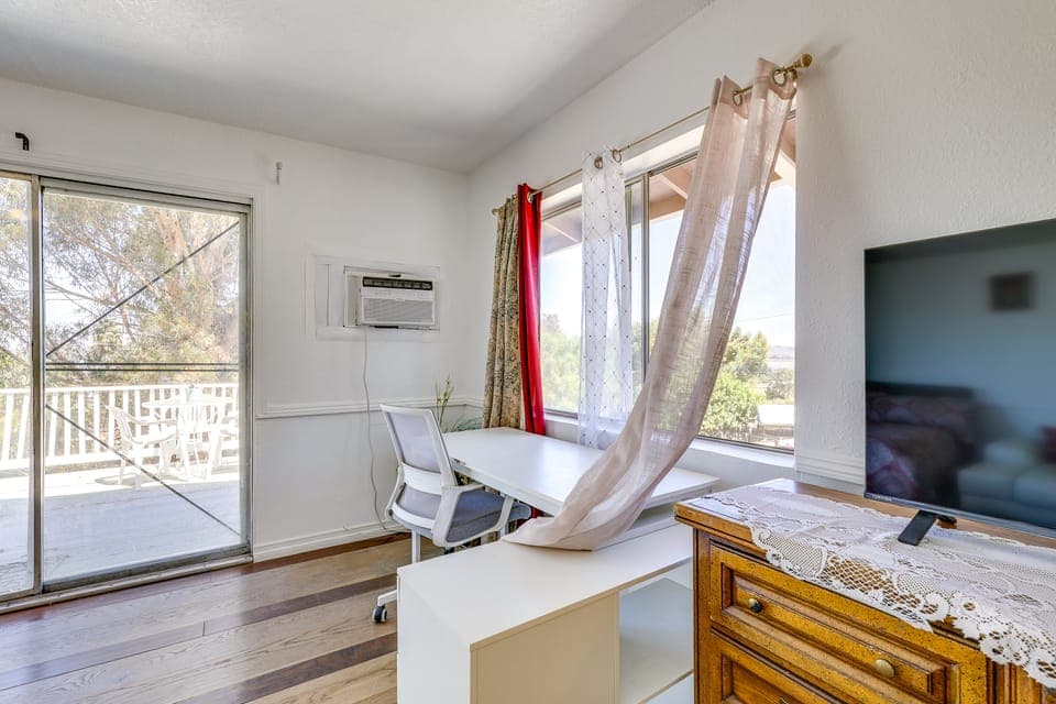 4 Mi to Shore: Lake Elsinore Studio w/ Mtn Views Apartment in Lake Elsinore