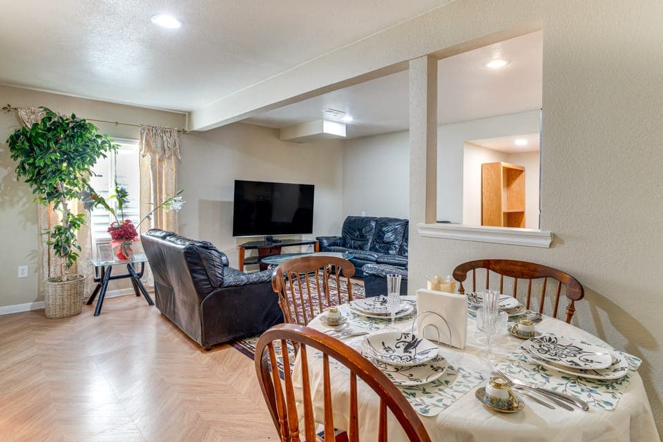 6 Mi to Cherry Creek SP! Family Home in Suburbs Apartment in Centennial