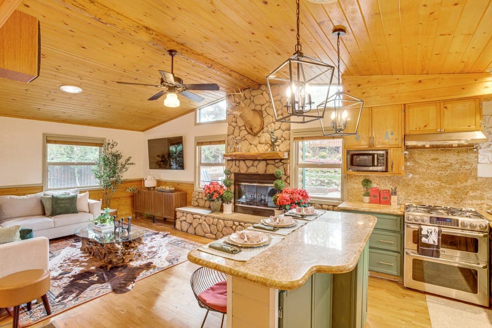 3 Mi to Snow Summit: Charming Home w/ Fenced Yard House in Big Bear