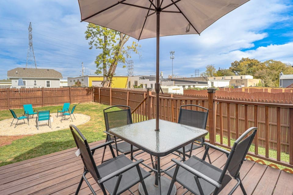 Pet-Friendly Oakley Gem w/ Large Backyard! House in Cincinnati