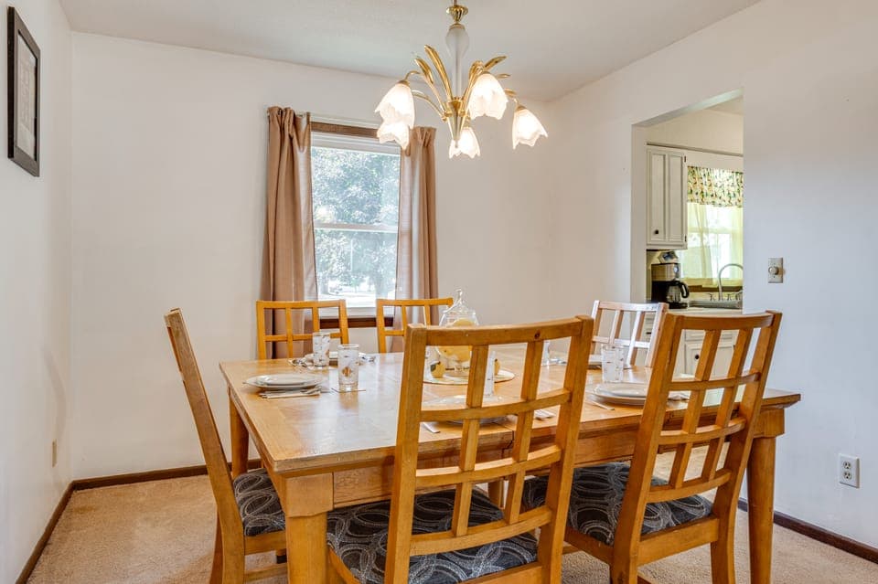 Peaceful 'Lemon Drop Inn' Retreat: 9 MI to ISU House in Indiana