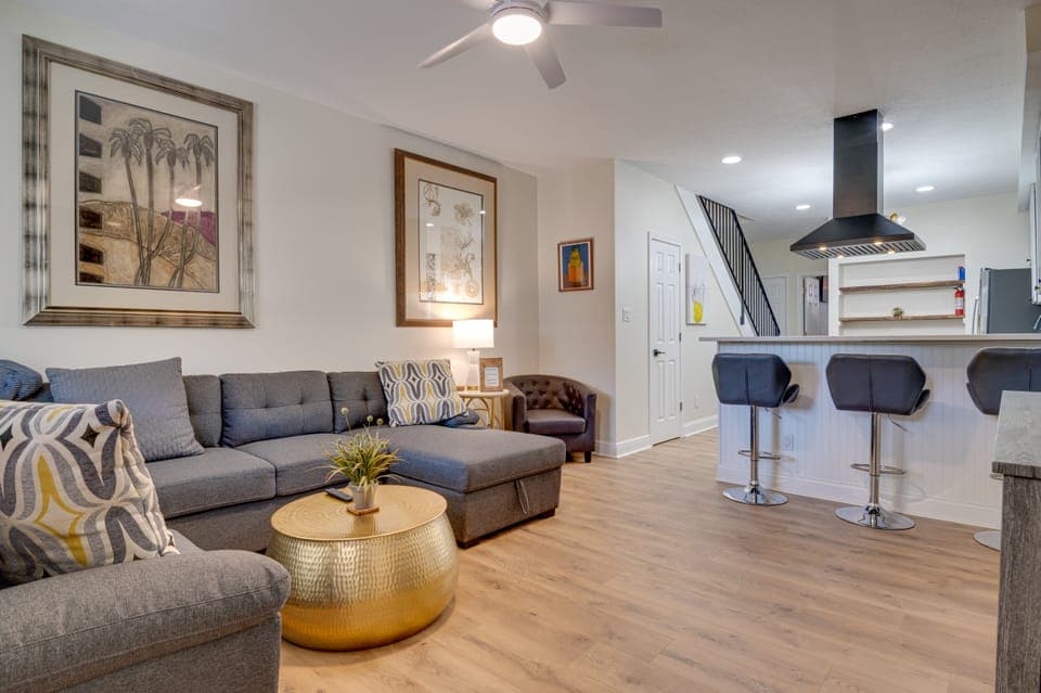 3 Mi to Dtwn Indy: Urban Retreat w/ Outdoor Space Apartment in Indianapolis