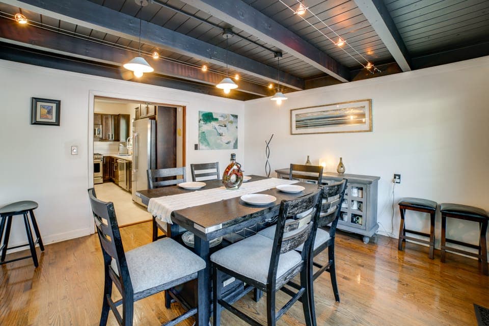 Pet Friendly! Near Casinos & Lake Michigan Beaches Apartment in Hammond