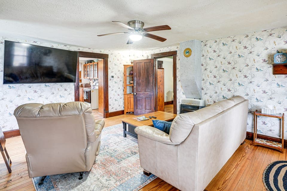 Pet-Friendly Home w/ River Access in Crothersville House in Indiana