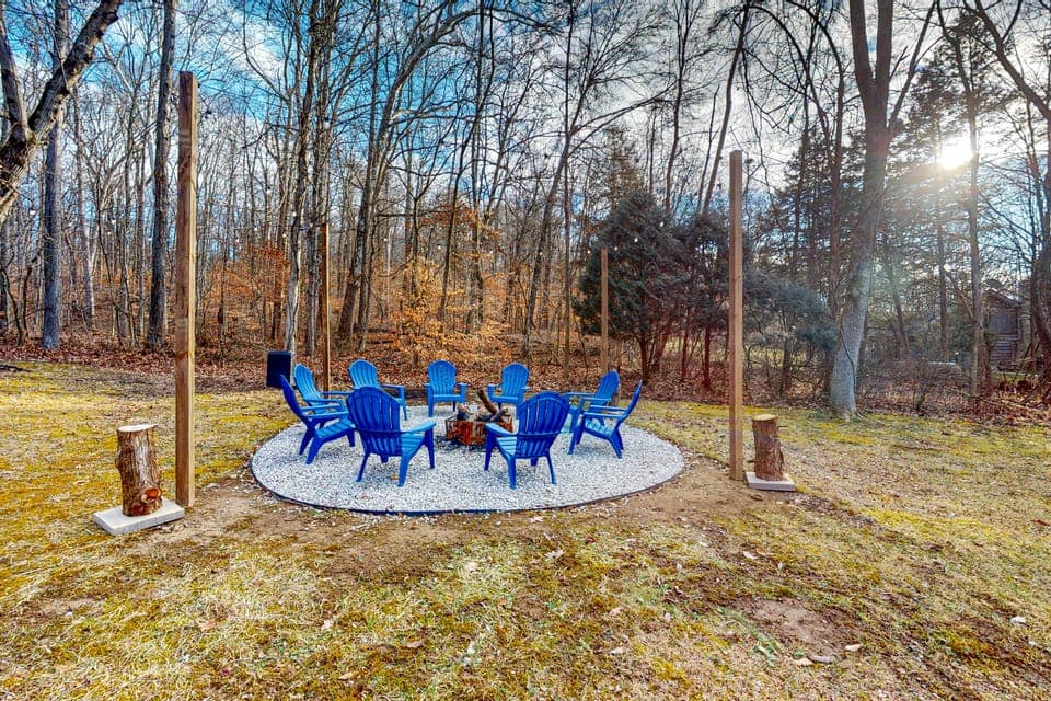 12 Mi to Downtown: Hot Tub, Fire Pit Game Room! House in Indiana