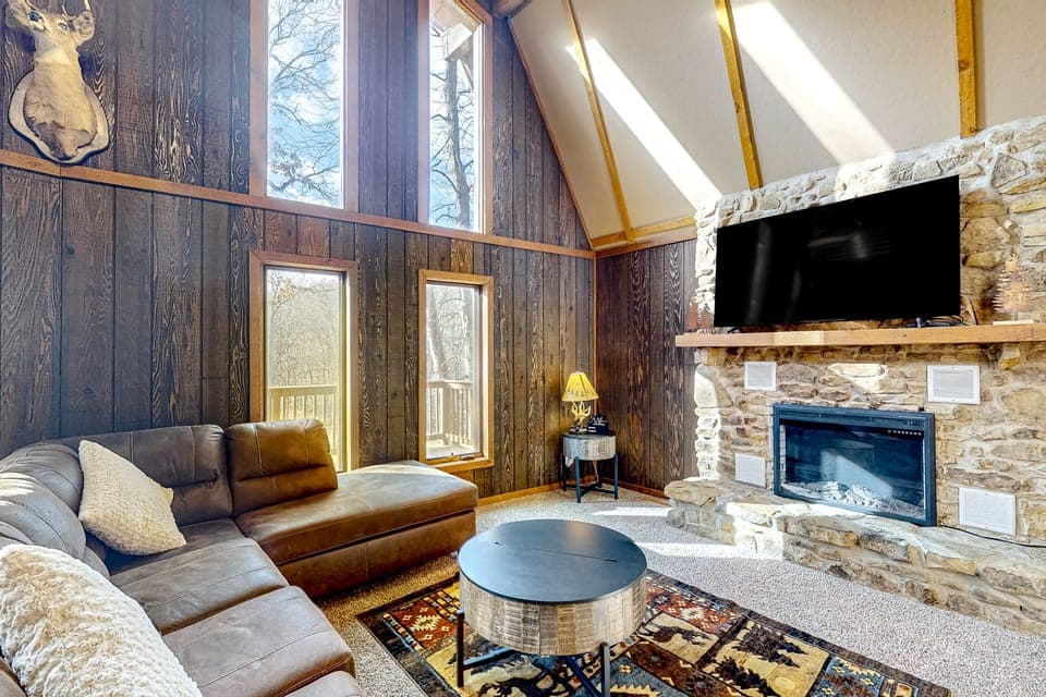 12 Mi to Downtown: Hot Tub, Fire Pit Game Room! House in Indiana