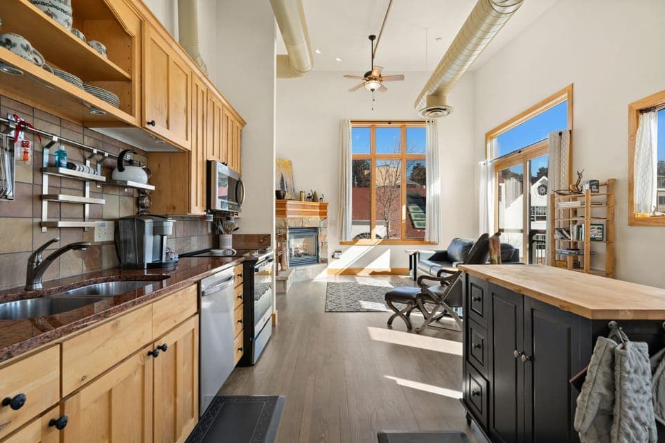 Spacious Dtwn Estes Park Loft Condo: 4 Mi to RMNP Apartment in Estes Park
