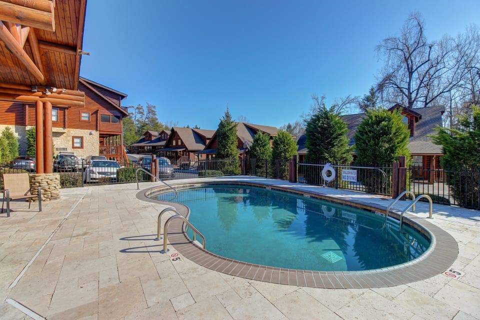 Near Dtwn Pigeon Forge! Multi-Level Cabin w/ Pool House in Pigeon Forge