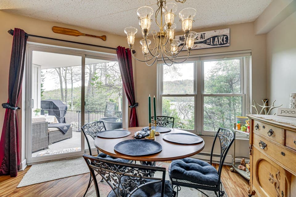 Lakefront Poconos Retreat! Pool & Hot Tub Access Apartment in Big Boulder Lake