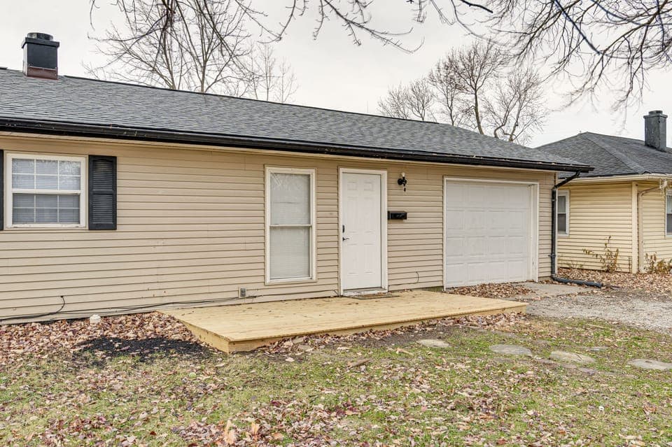 4 Mi to the Speedway: Peaceful & Snug Home w/ Yard House in Indianapolis