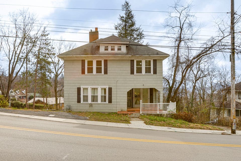 Near University Ave! Pet-Friendly 3BR w/ Foosball! House in Morgantown