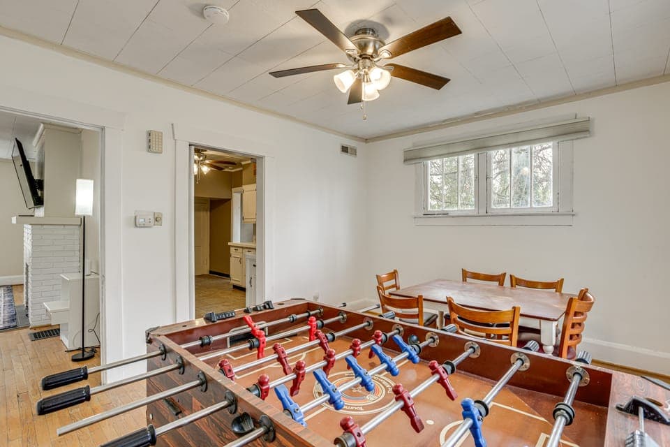 Near University Ave! Pet-Friendly 3BR w/ Foosball! House in Morgantown