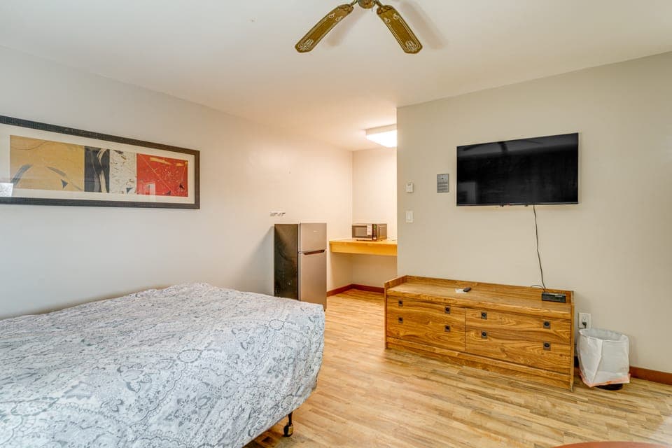 Pet-Friendly Studio Near Pine Knob: Bring Skis! Apartment in Lake Erie