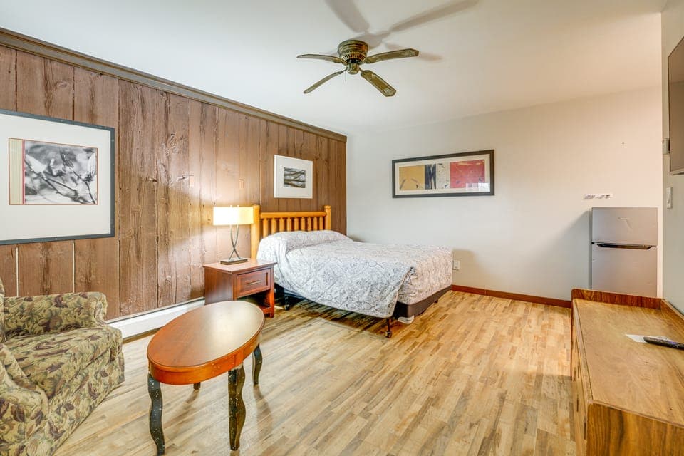 Pet-Friendly Studio Near Pine Knob: Bring Skis! Apartment in Lake Erie