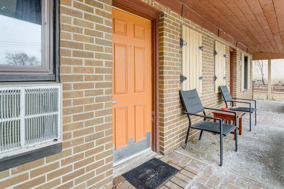 Pet-Friendly Studio Near Pine Knob: Bring Skis! Apartment in Lake Erie