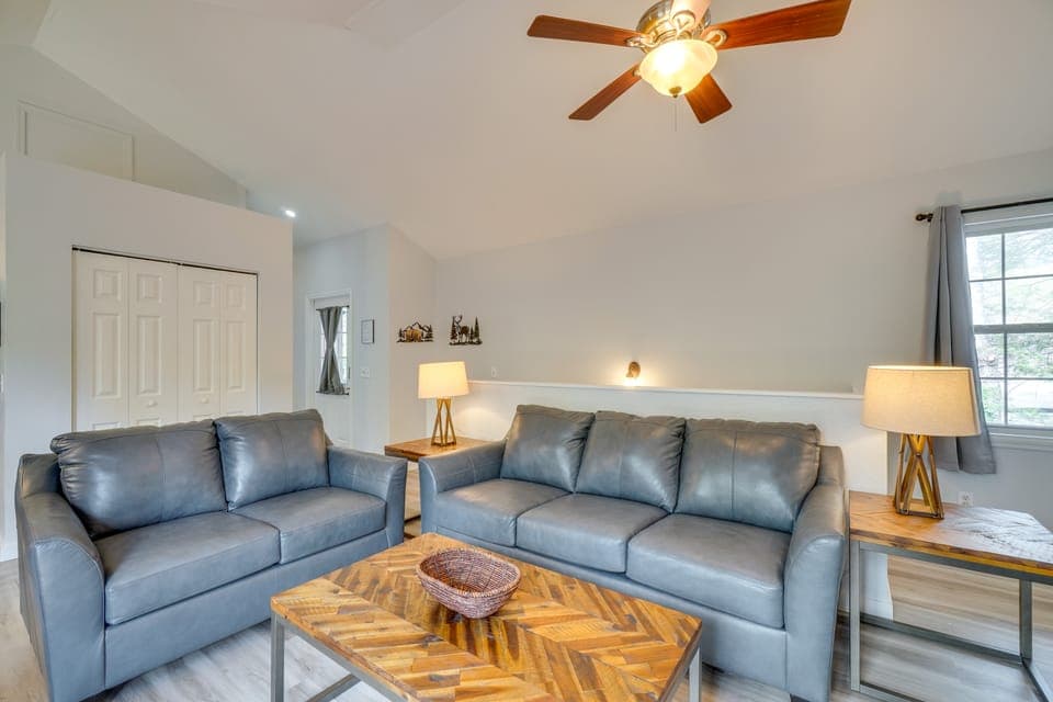 Deck & Hot Tub: Remodeled Gatlinburg Stay Apartment in Gatlinburg